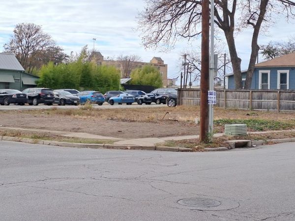 423 dallas, San Antonio, TX 78215