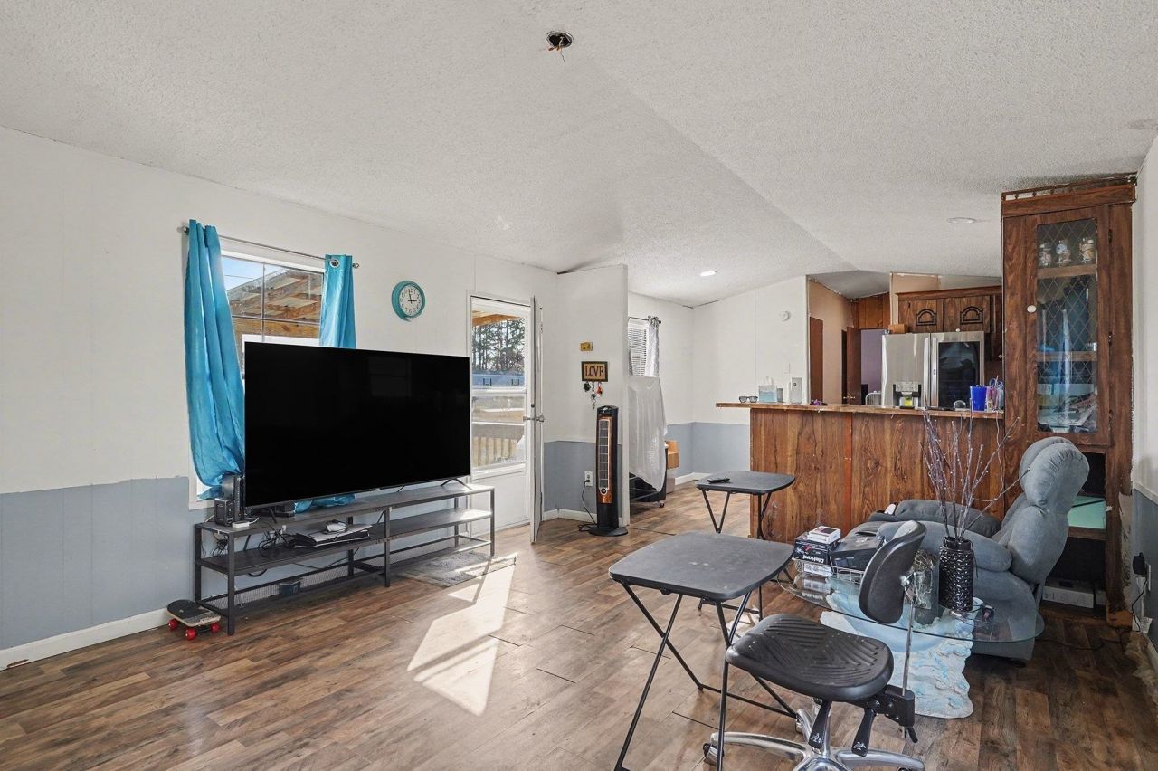 1212 Kingcrest Dr. Photo 8