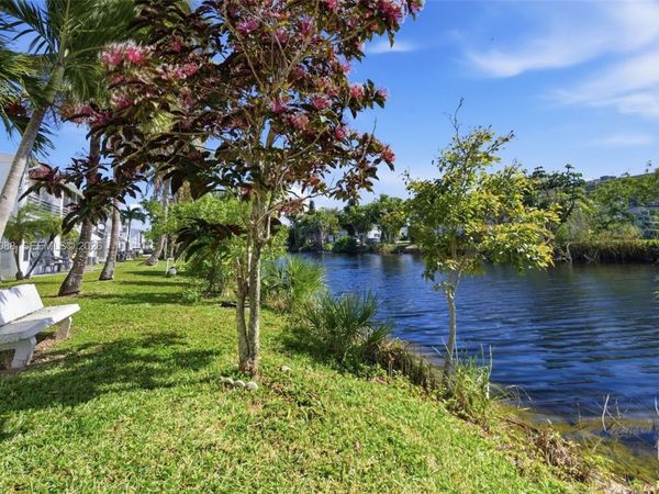 52 NE 204th St, Unit 6, Miami Gardens, FL 33179