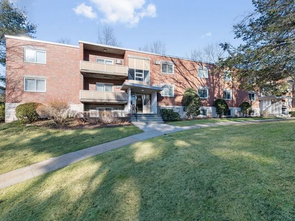 33 Jacqueline Rd, Unit D, Waltham, MA 02452