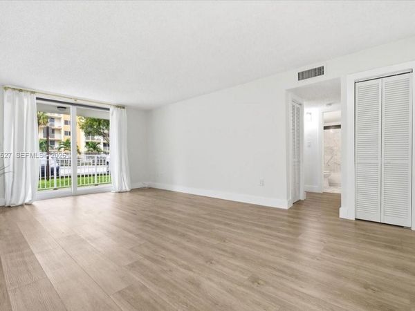 6960 Miami Gardens Dr, Unit 2-124, Hialeah, FL 33015