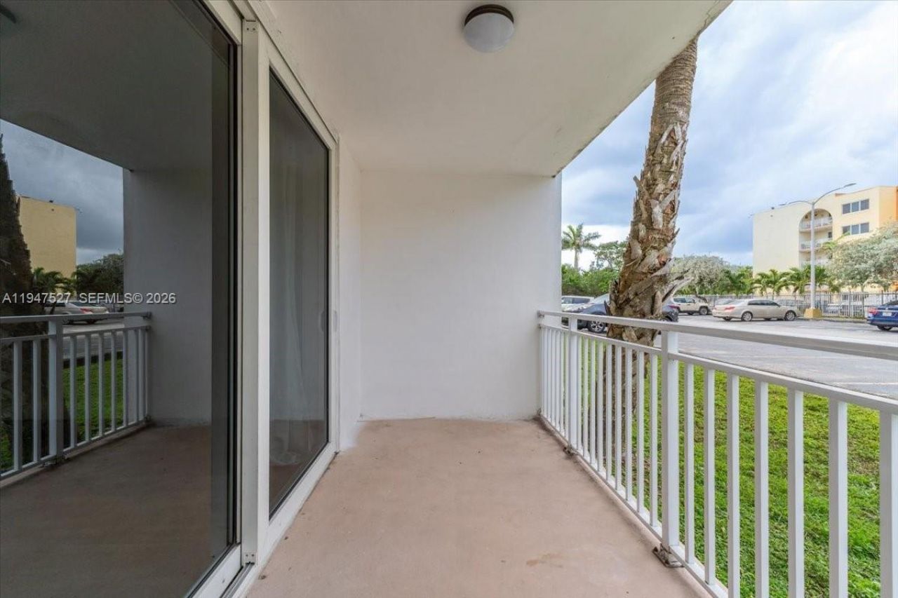 6960 Miami Gardens Dr, Unit 2-124, Hialeah, FL 33015 Photo