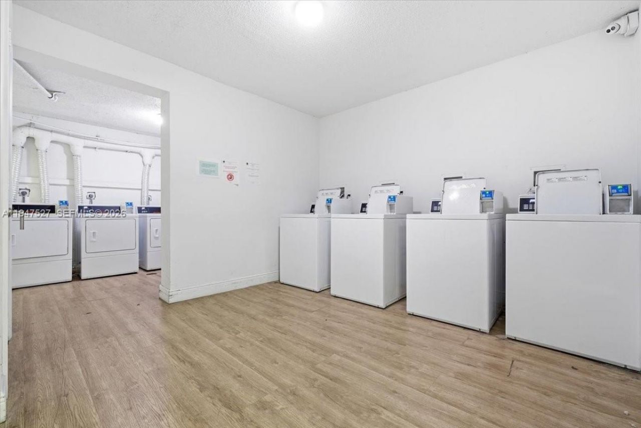 6960 Miami Gardens Dr, Unit 2-124, Hialeah, FL 33015 Photo