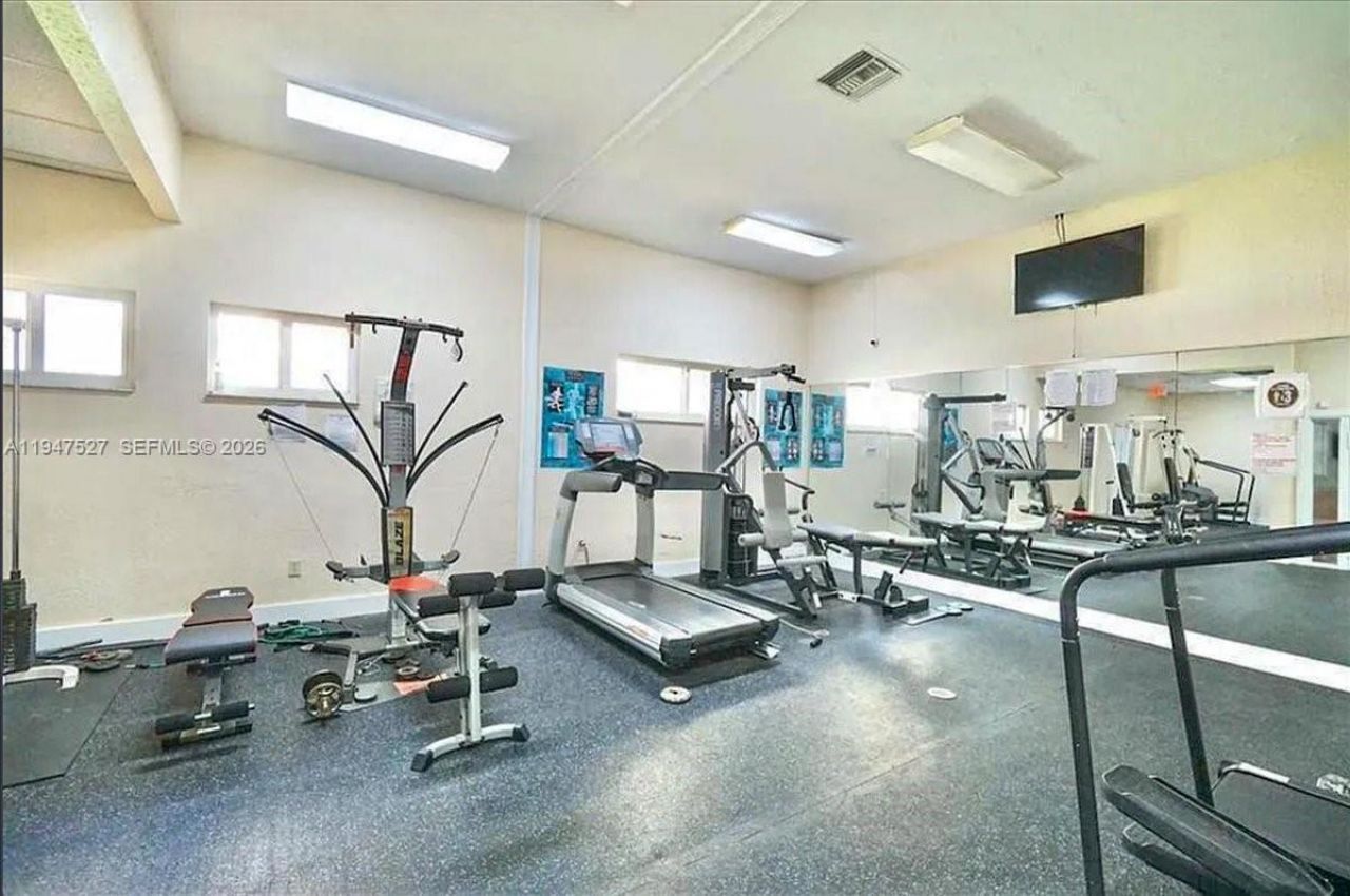6960 Miami Gardens Dr, Unit 2-124, Hialeah, FL 33015 Photo