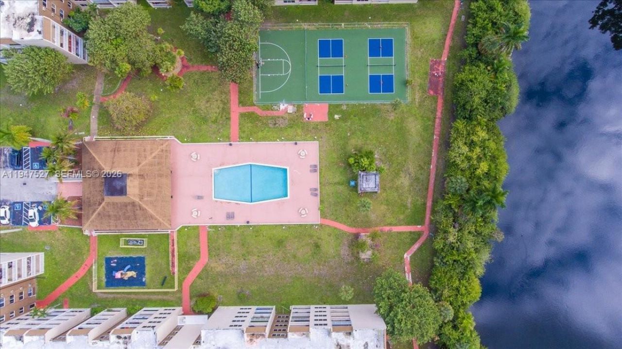 6960 Miami Gardens Dr, Unit 2-124, Hialeah, FL 33015 Photo