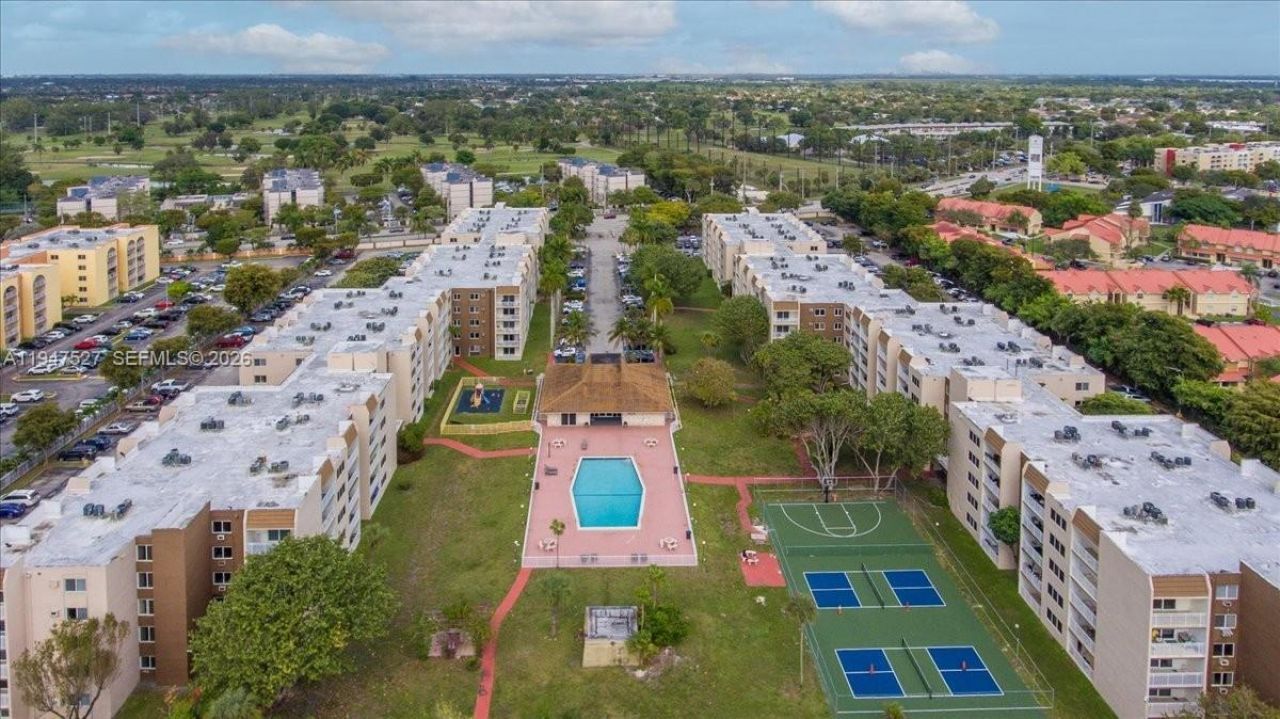 6960 Miami Gardens Dr, Unit 2-124, Hialeah, FL 33015 Photo
