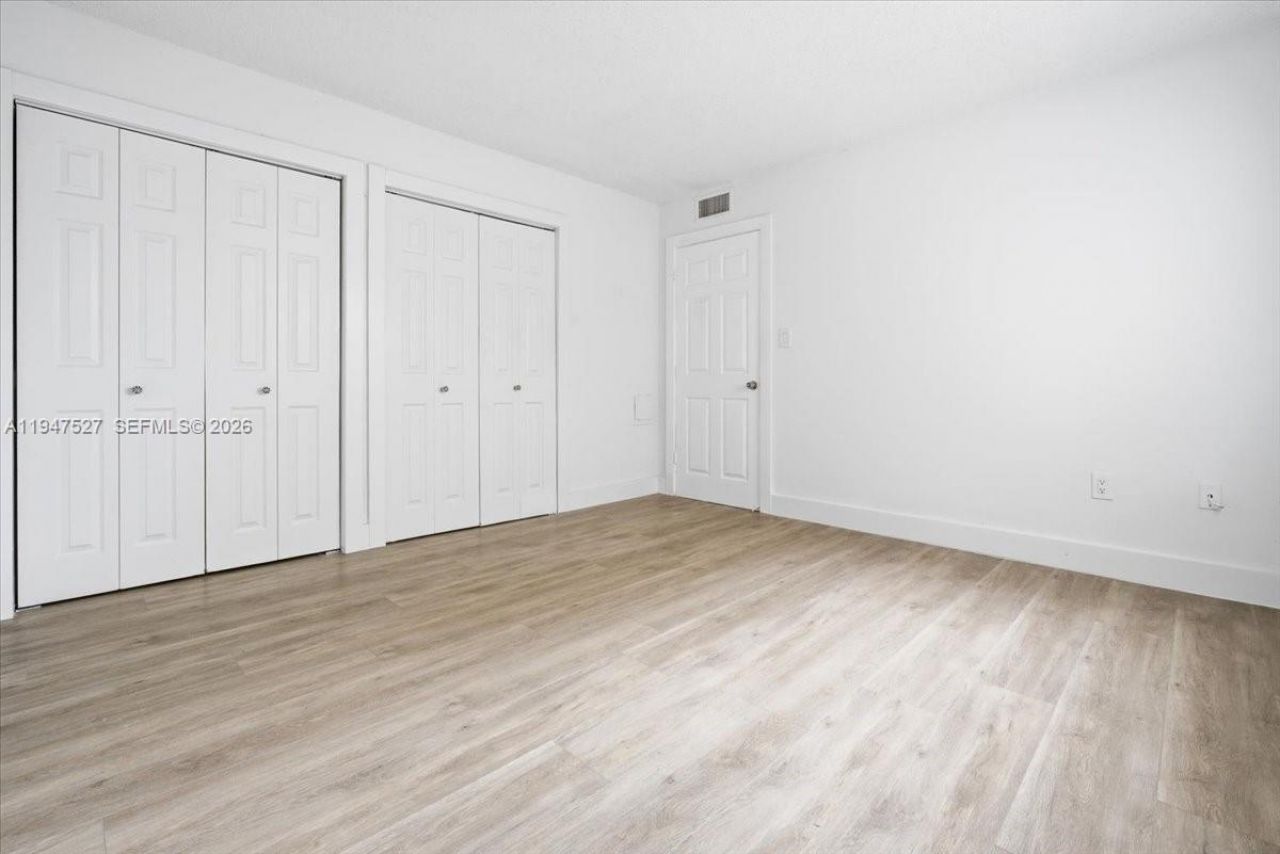 6960 Miami Gardens Dr, Unit 2-124, Hialeah, FL 33015 Photo