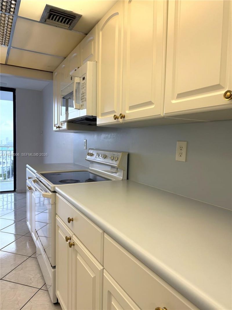 210 174th St, Unit 2110, Sunny Isles Beach, FL 33160 Photo