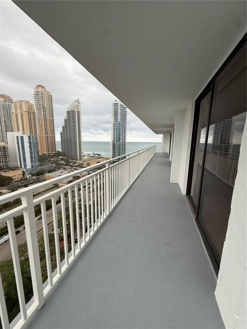 210 174th St, Unit 2110, Sunny Isles Beach, FL 33160 Photo