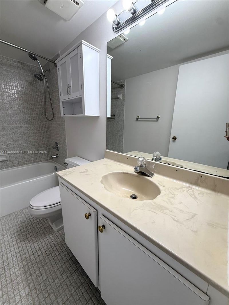 210 174th St, Unit 2110, Sunny Isles Beach, FL 33160 Photo