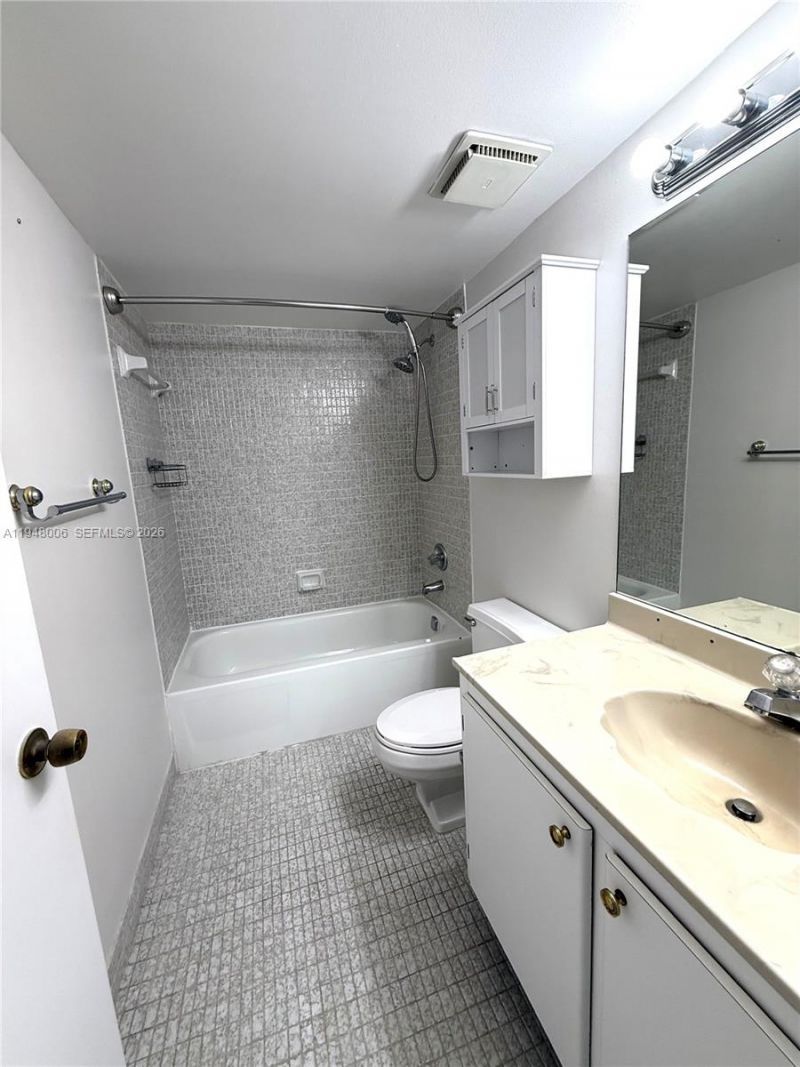 210 174th St, Unit 2110, Sunny Isles Beach, FL 33160 Photo