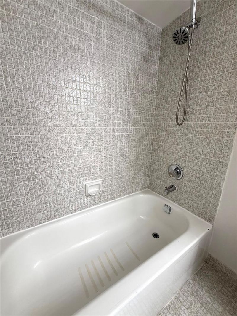 210 174th St, Unit 2110, Sunny Isles Beach, FL 33160 Photo