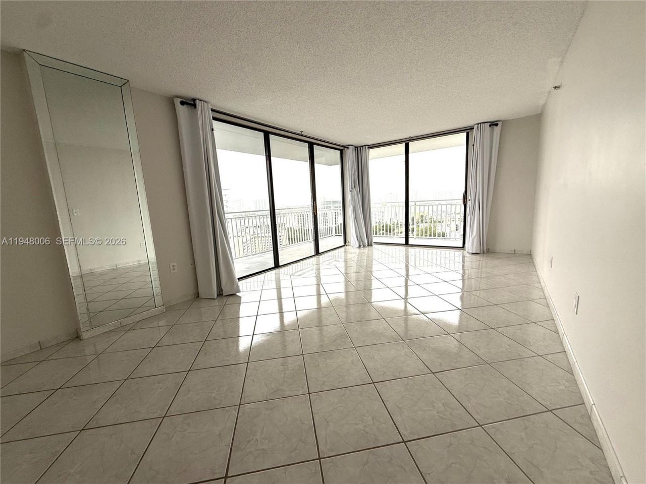 210 174th St, Unit 2110, Sunny Isles Beach, FL 33160 Photo