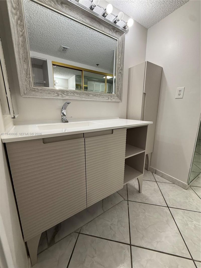 210 174th St, Unit 2110, Sunny Isles Beach, FL 33160 Photo