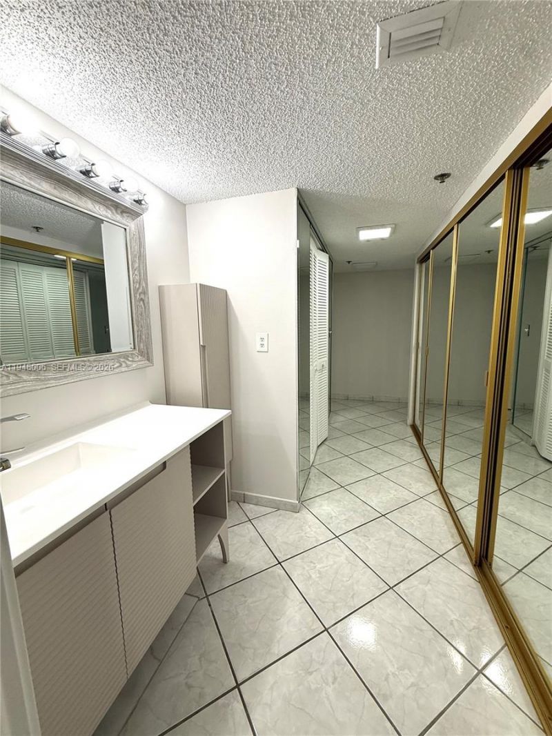 210 174th St, Unit 2110, Sunny Isles Beach, FL 33160 Photo