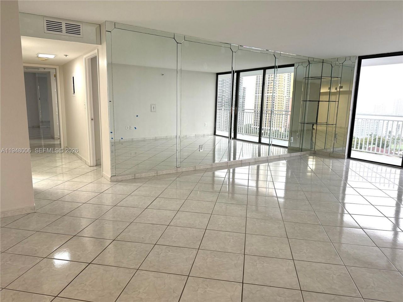 210 174th St, Unit 2110, Sunny Isles Beach, FL 33160 Photo