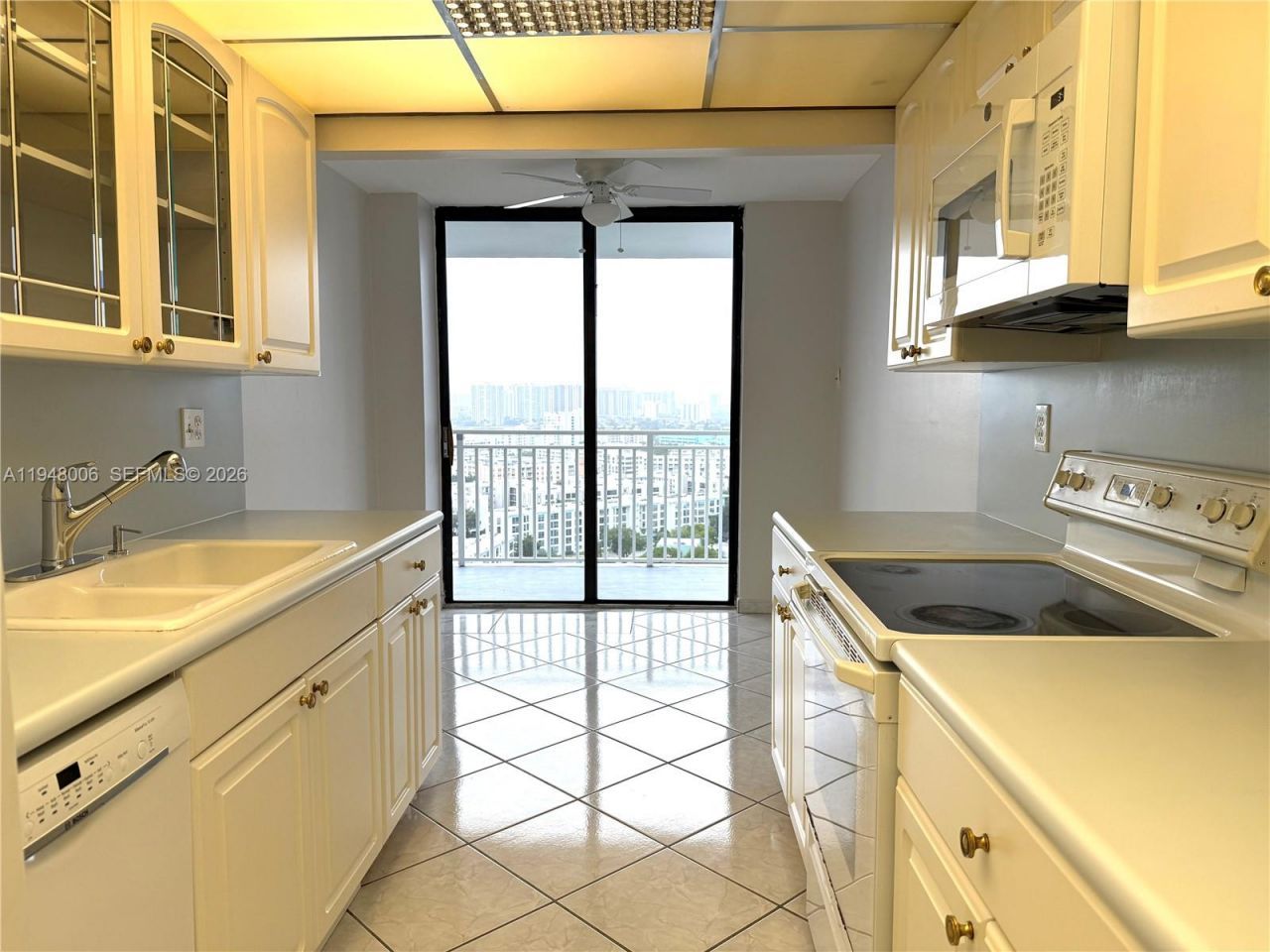 210 174th St, Unit 2110, Sunny Isles Beach, FL 33160 Photo
