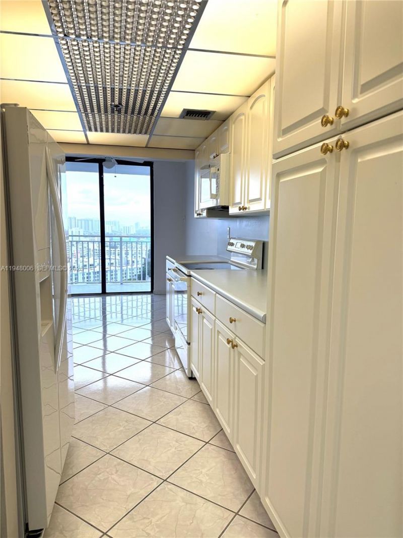 210 174th St, Unit 2110, Sunny Isles Beach, FL 33160 Photo