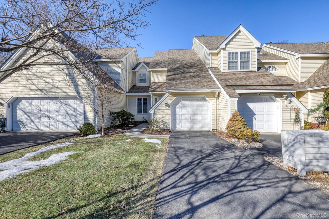 7 Birkdale Court, Poughkeepsie, NY 12603 Main Photo