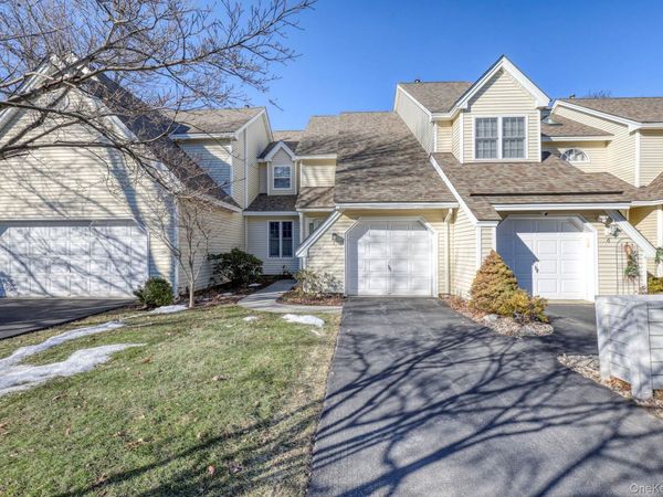 7 Birkdale Court, Poughkeepsie, NY 12603