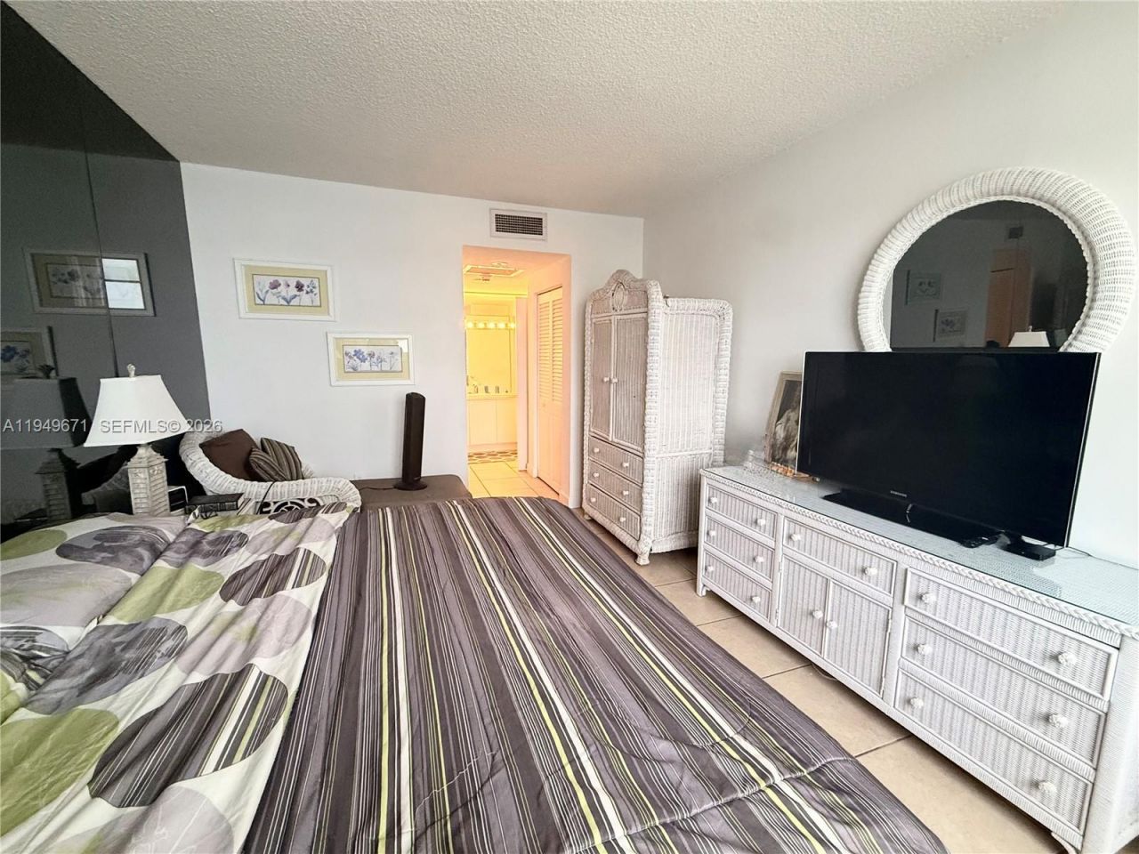 300 Bayview Dr, Unit 802, Sunny Isles Beach, FL 33160 Photo