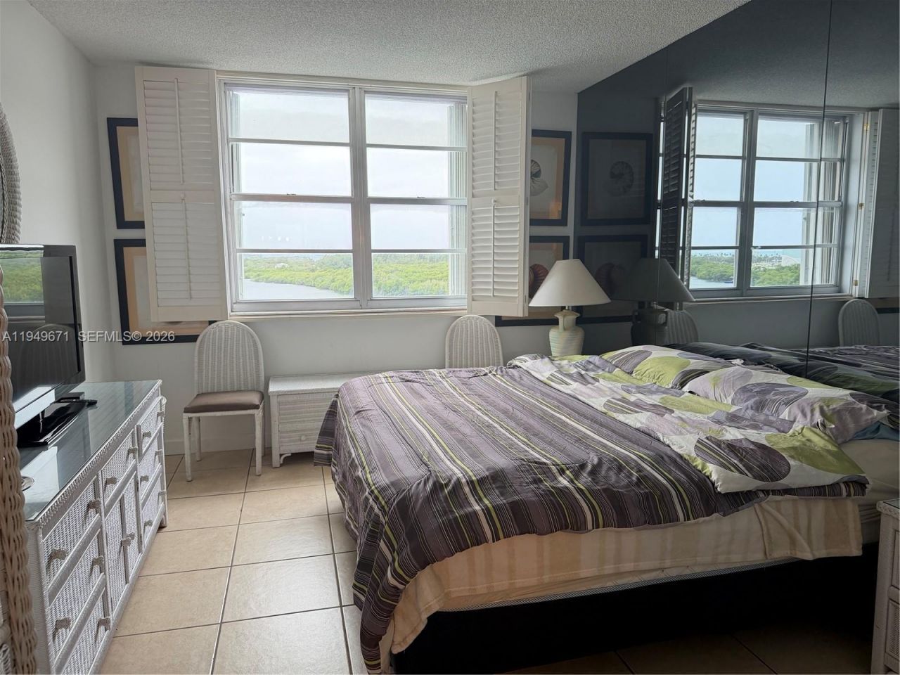 300 Bayview Dr, Unit 802, Sunny Isles Beach, FL 33160 Photo