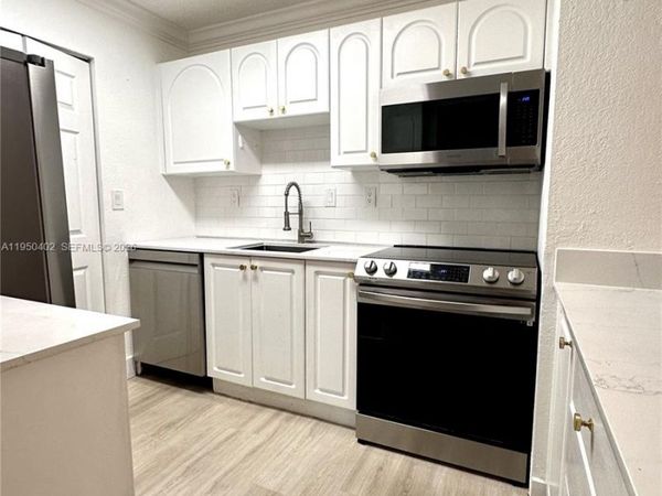 10795 SW 108th Ave, Unit 304, Miami, FL 33176