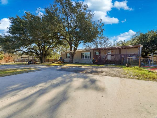 23202 SILVER CHALICE, Elmendorf, TX 78112
