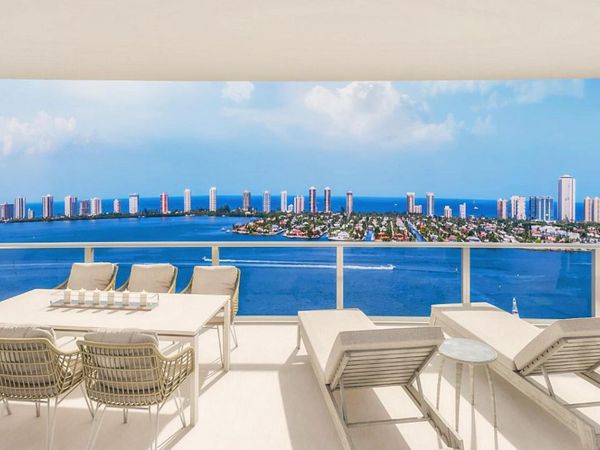 220 Lake Shore Drive, Unit 1612, Lake Park, FL 33403