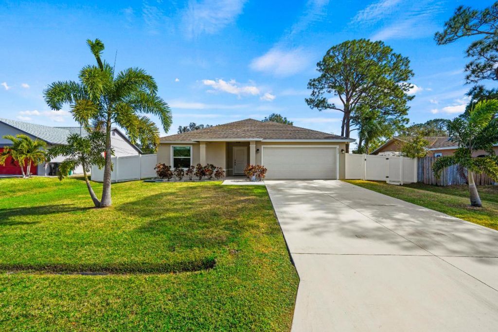 643 SW Curry Street, Port Saint Lucie, FL 34983 Photo