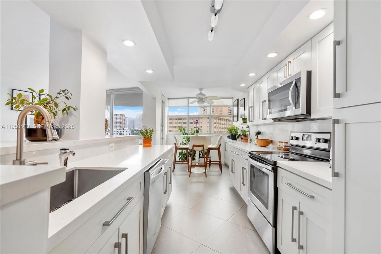 100 Golden Isles Drive, Unit 515, Hallandale Beach, FL 33009 Photo