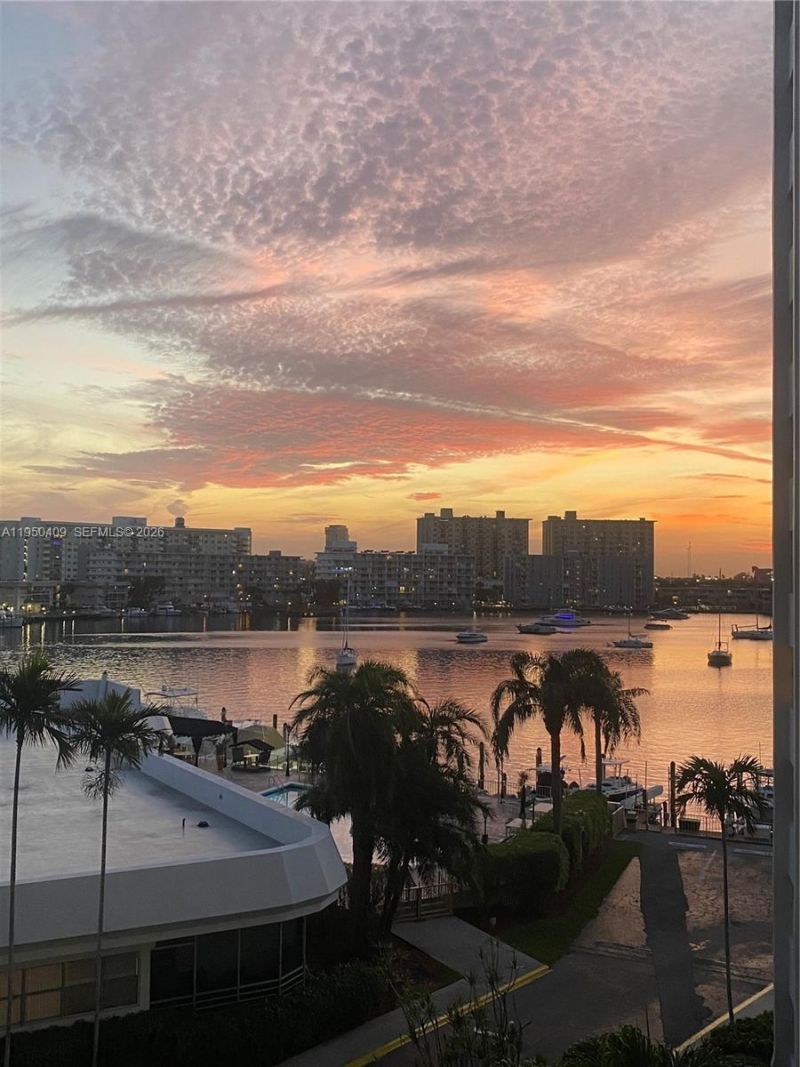 100 Golden Isles Drive, Unit 515, Hallandale Beach, FL 33009 Photo