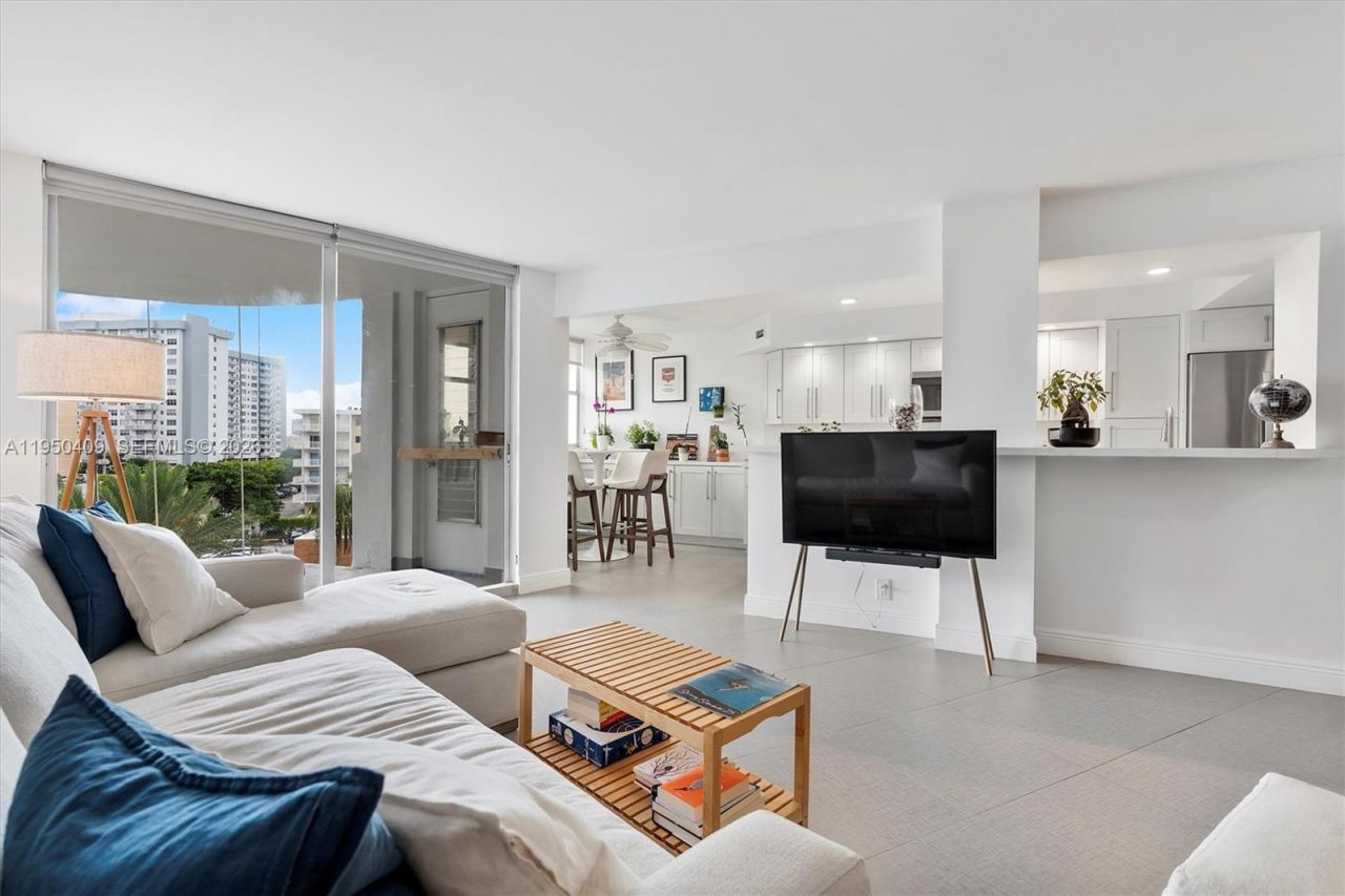 100 Golden Isles Drive, Unit 515, Hallandale Beach, FL 33009 Photo