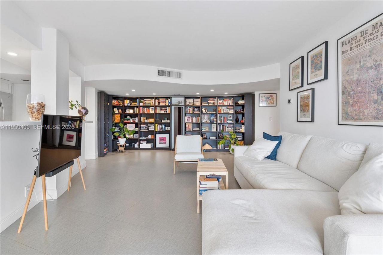 100 Golden Isles Drive, Unit 515, Hallandale Beach, FL 33009 Photo