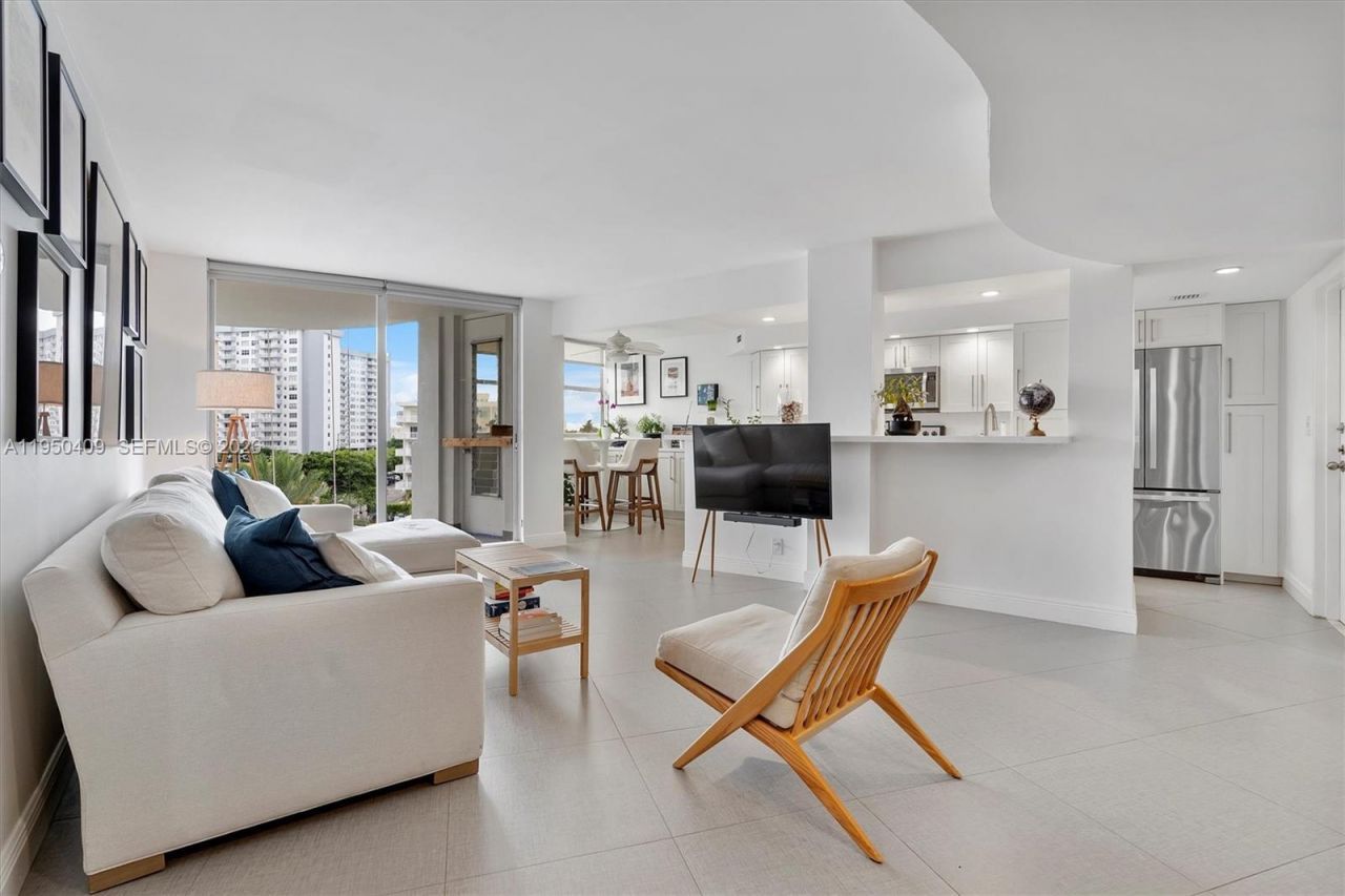 100 Golden Isles Drive, Unit 515, Hallandale Beach, FL 33009 Photo