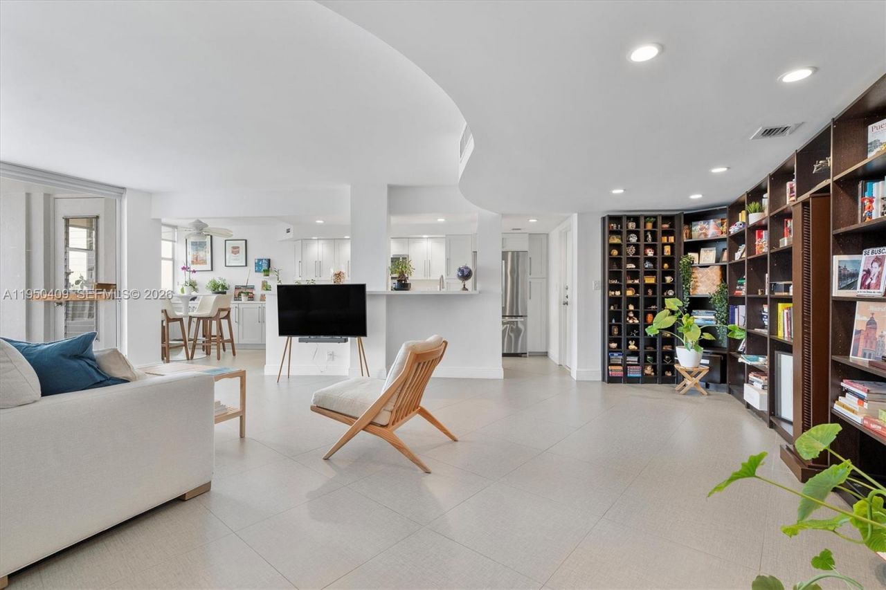 100 Golden Isles Drive, Unit 515, Hallandale Beach, FL 33009 Photo