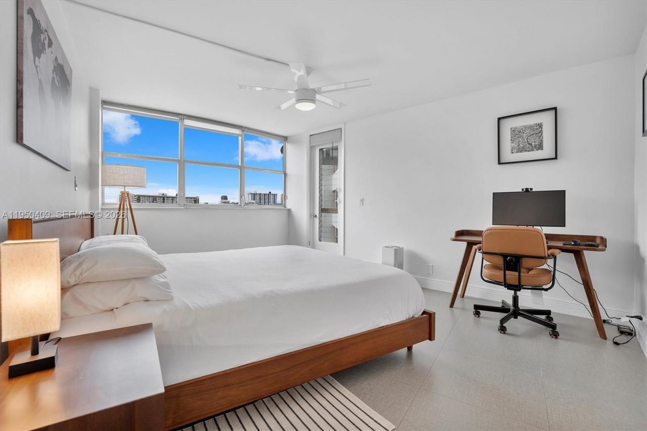 100 Golden Isles Drive, Unit 515, Hallandale Beach, FL 33009 Photo