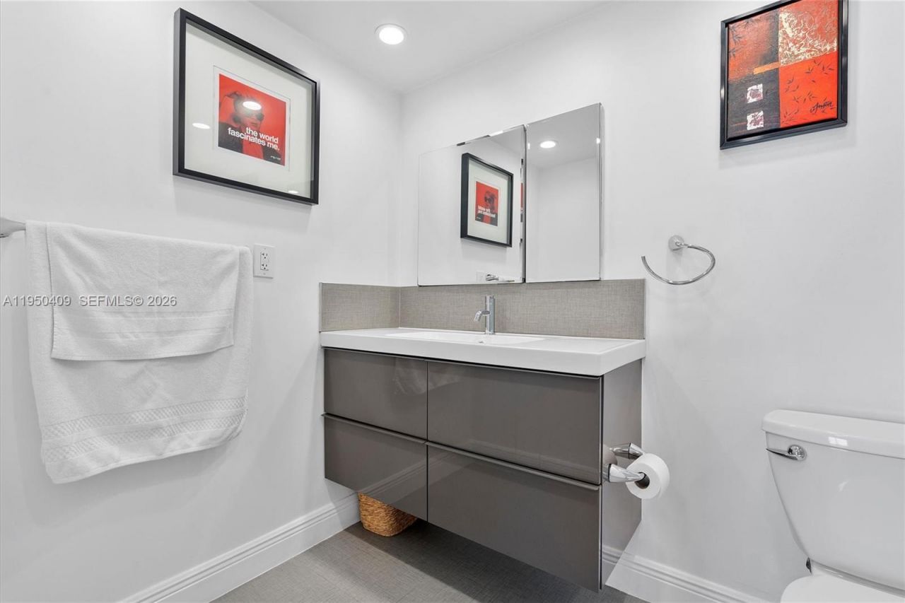 100 Golden Isles Drive, Unit 515, Hallandale Beach, FL 33009 Photo