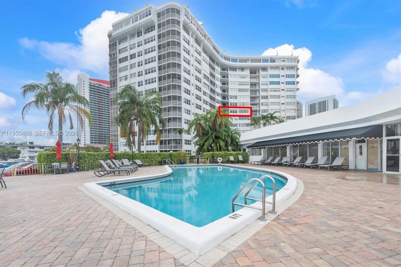 100 Golden Isles Drive, Unit 515, Hallandale Beach, FL 33009 Photo