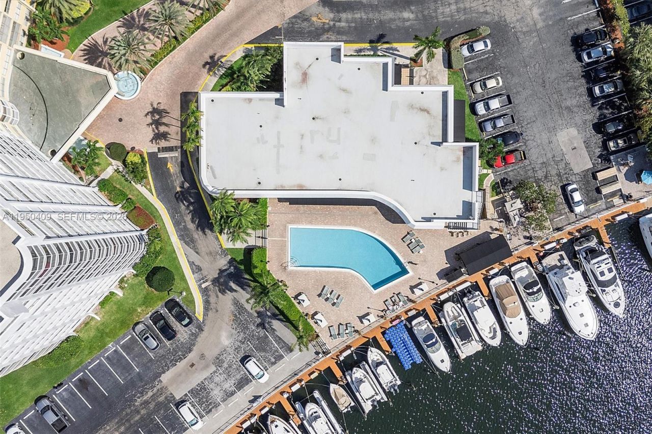 100 Golden Isles Drive, Unit 515, Hallandale Beach, FL 33009 Photo