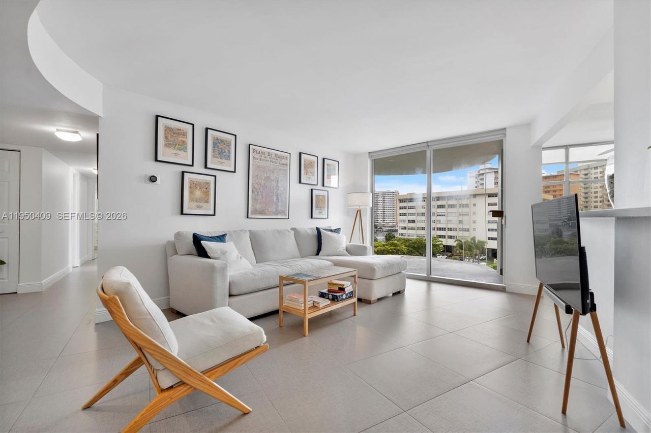 100 Golden Isles Drive, Unit 515, Hallandale Beach, FL 33009 Photo