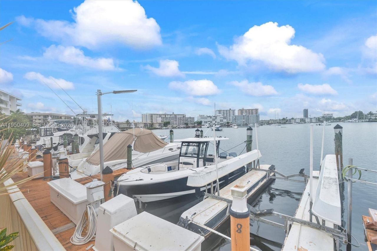 100 Golden Isles Drive, Unit 515, Hallandale Beach, FL 33009 Photo