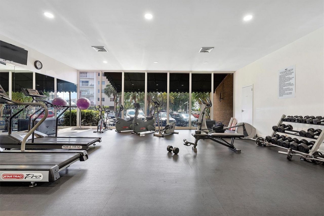 100 Golden Isles Drive, Unit 515, Hallandale Beach, FL 33009 Photo