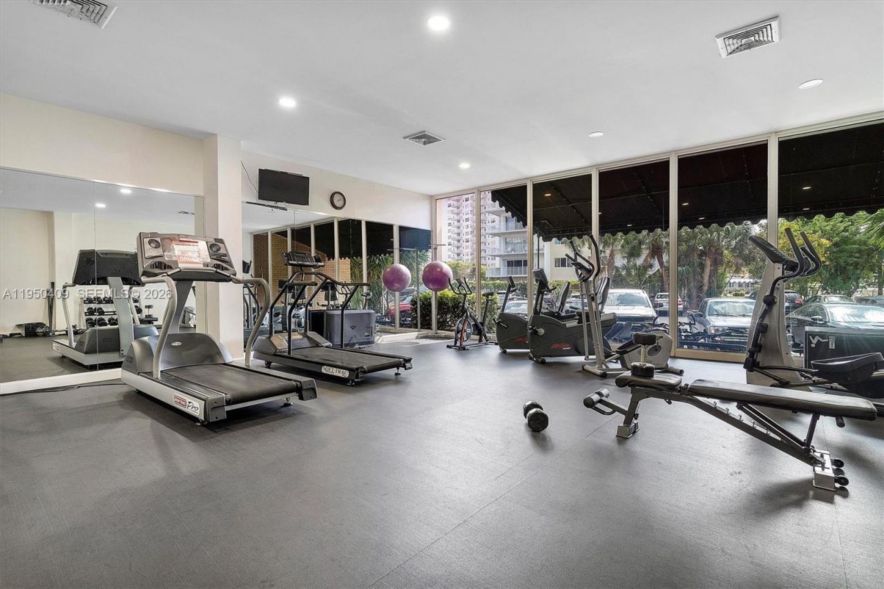 100 Golden Isles Drive, Unit 515, Hallandale Beach, FL 33009 Photo