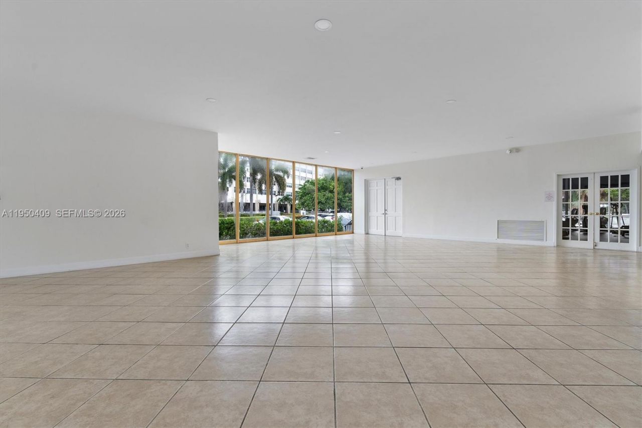 100 Golden Isles Drive, Unit 515, Hallandale Beach, FL 33009 Photo