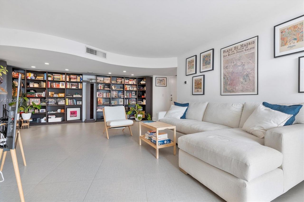 100 Golden Isles Drive, Unit 515, Hallandale Beach, FL 33009 Photo