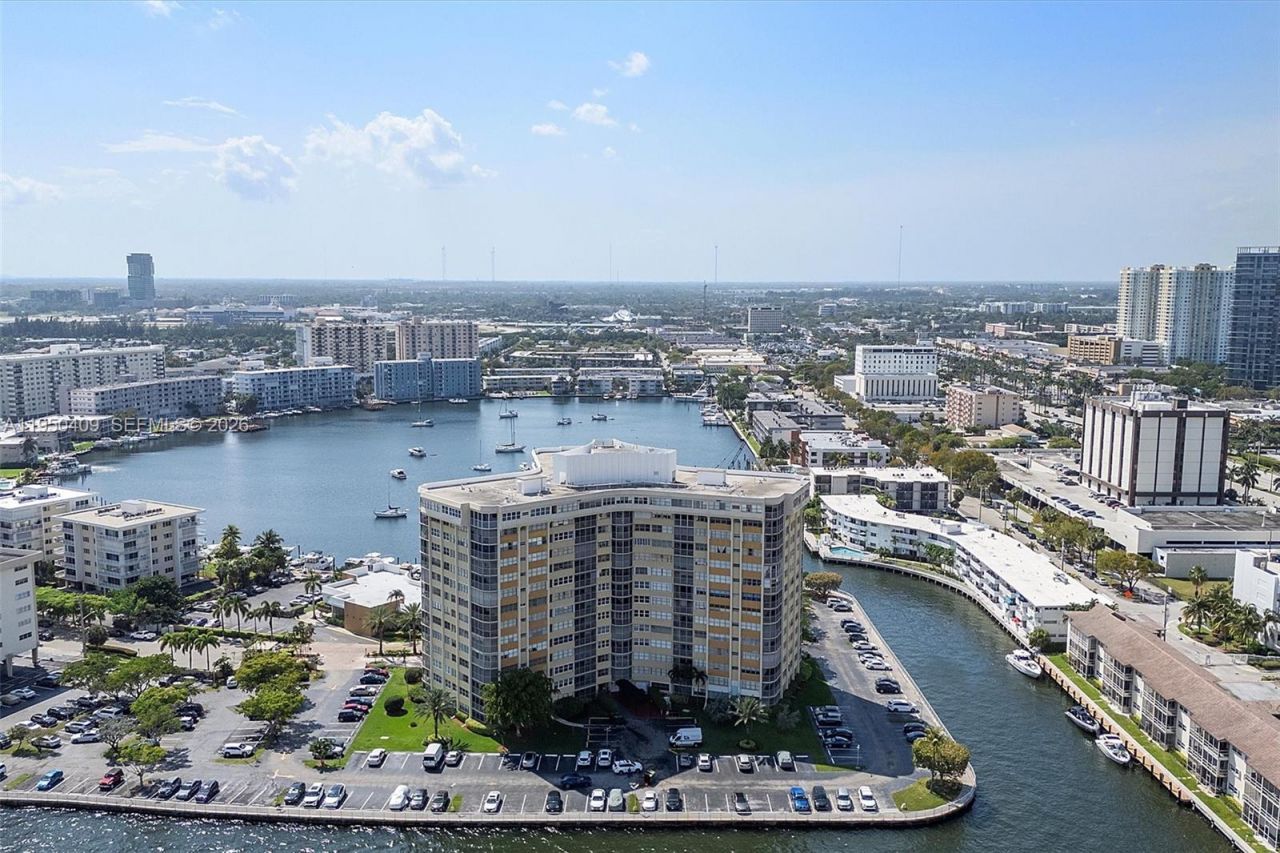 100 Golden Isles Drive, Unit 515, Hallandale Beach, FL 33009 Photo