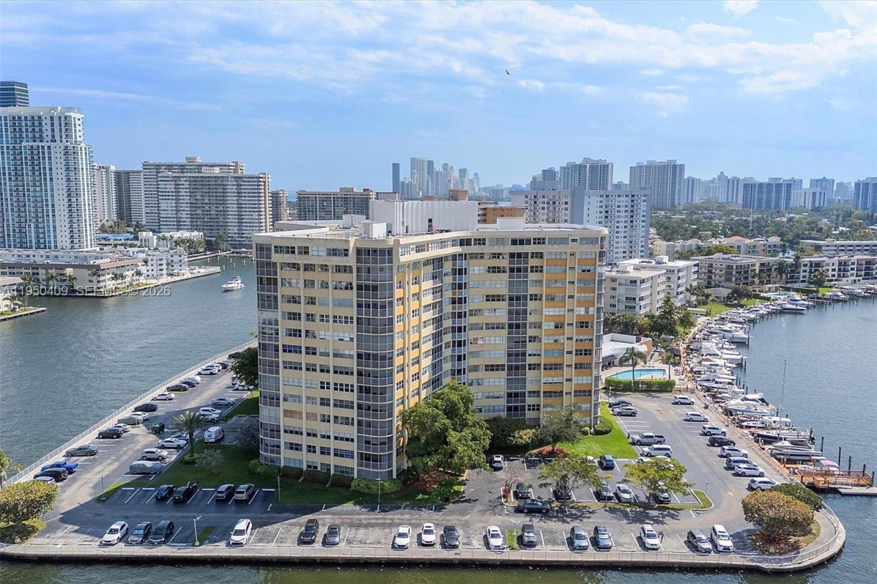 100 Golden Isles Drive, Unit 515, Hallandale Beach, FL 33009 Photo