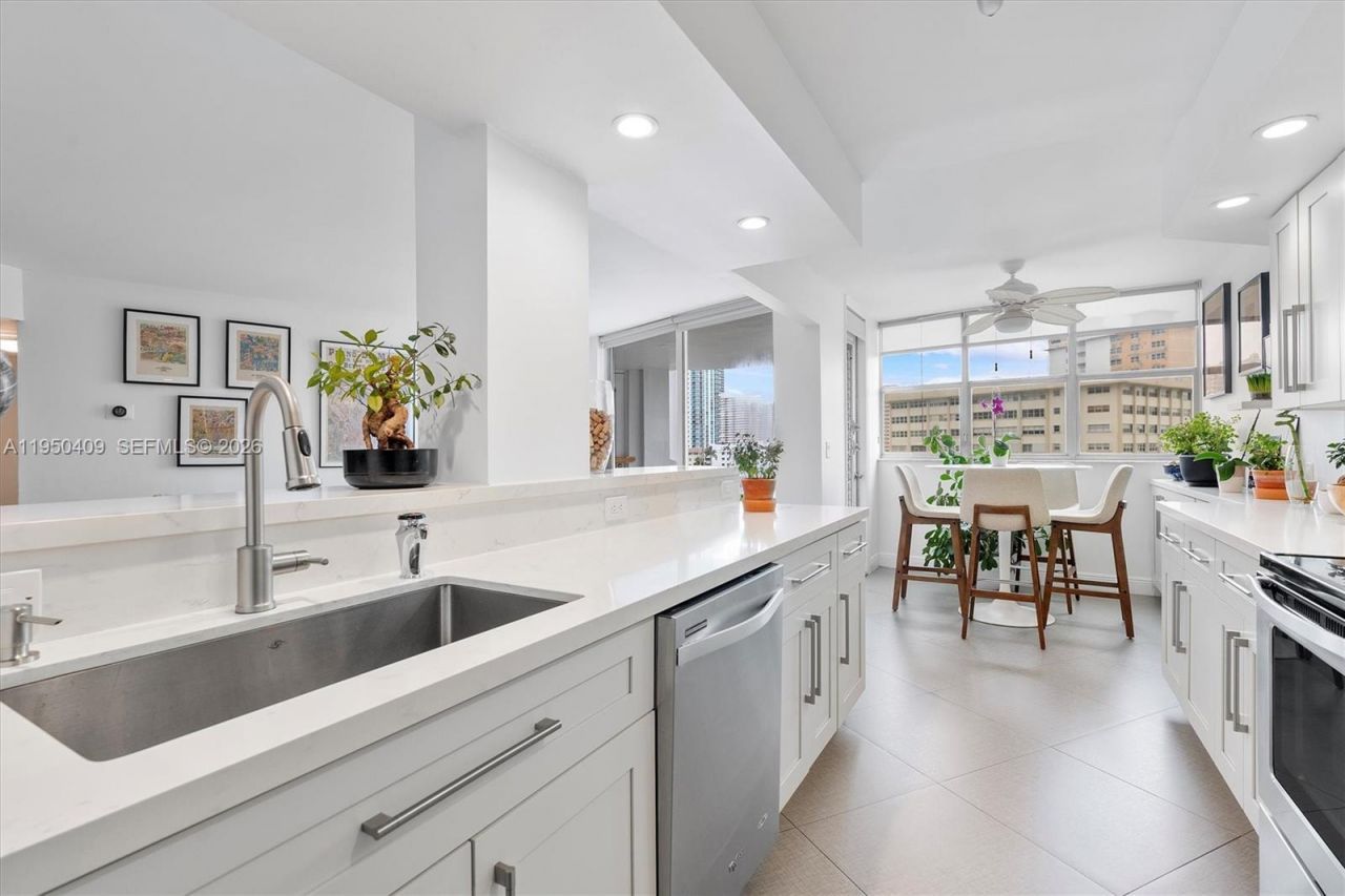 100 Golden Isles Drive, Unit 515, Hallandale Beach, FL 33009 Photo