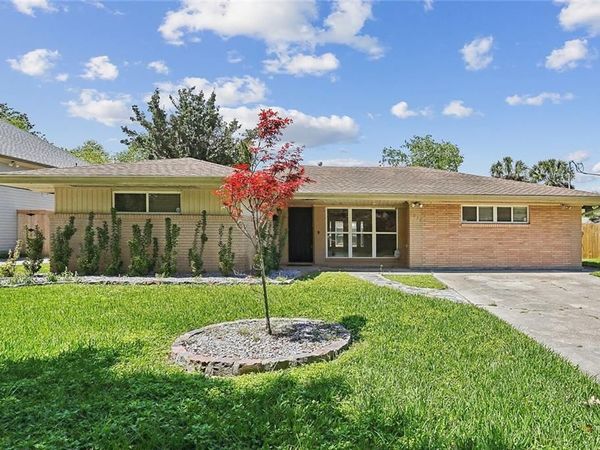 6034 CHAMBERLAIN Drive, New Orleans, LA 70122